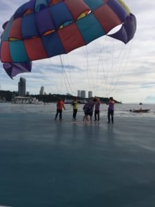 Pattaya_芭達雅自助行程自由行導遊地陪_格蘭島_拖曳傘_成人秀_推薦當地