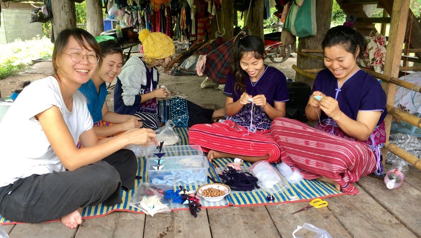 【時尚泰國代購-–-公益助人】克倫族婦女的織品奇蹟與泰國設計商品開發之旅_克倫族織布中心