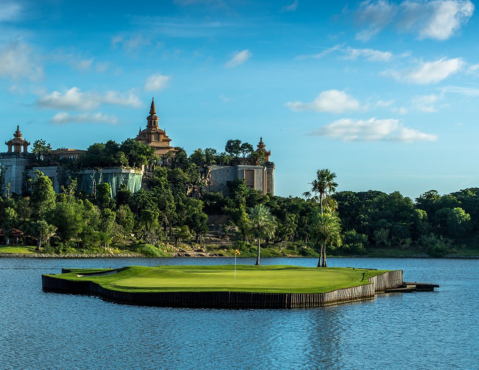 芭達雅 Amata Spring Golf Club是泰國頂級私人高爾夫球場,是世界級國際賽事舉辦場地,LPGA泰國賽、皇家盃及泰國高爾夫錦標賽,球場第17洞-泰亮提供代訂泰國高球場服務