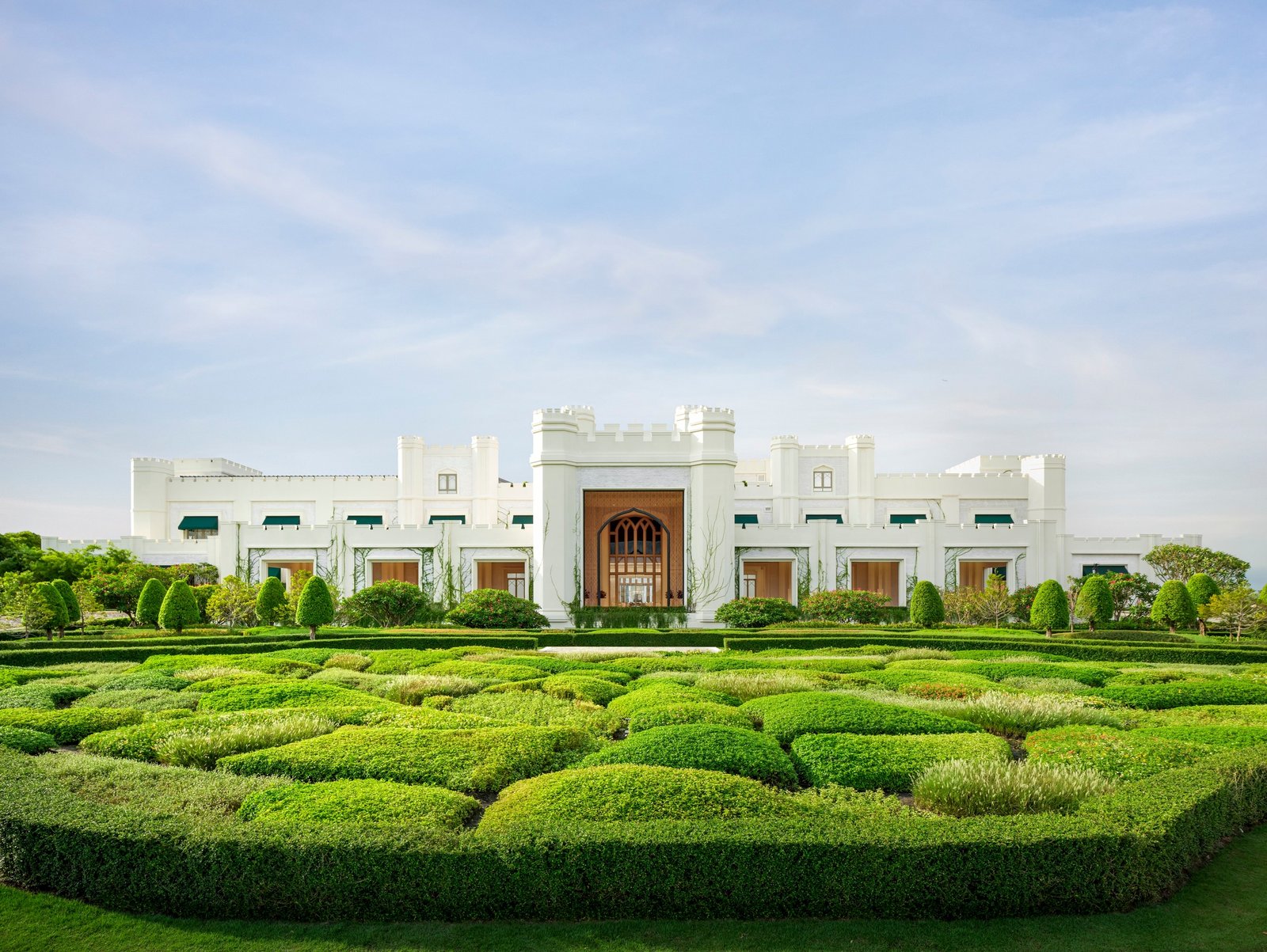 遠離球道之外,Robinswood Golf Club Bangkok Thailand更是提升球技的聖地。球場內設Claude Harmon III高爾夫表現學院,提供世界級教練指導-泰亮提供代訂泰國高球場服務