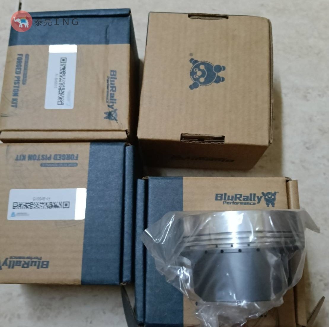 BluRally 66mm 鍛造活塞泰國實拍,原廠包裝盒與拆封後的活塞本體、NPR 活塞環與 DLC 活塞銷